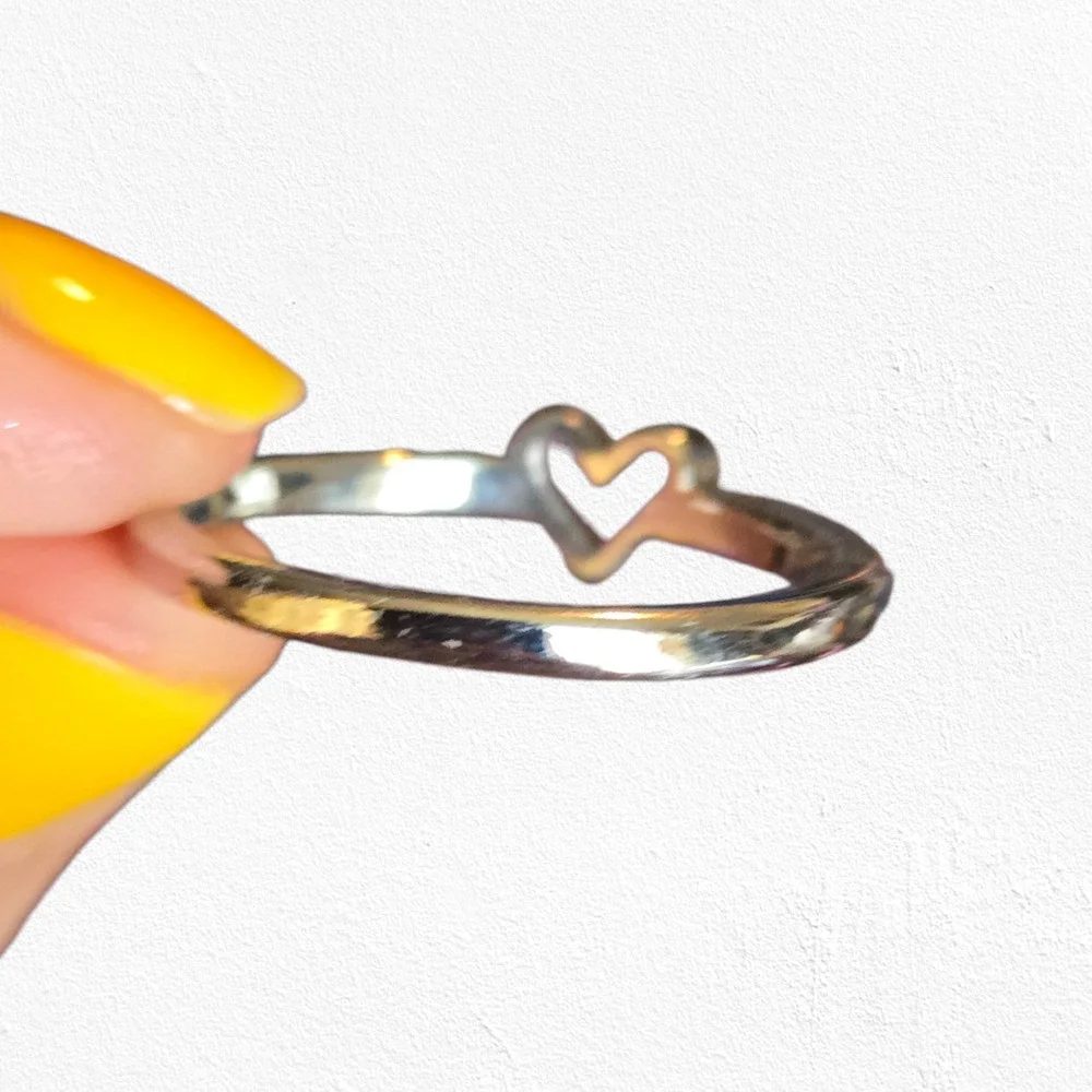 Silver Heart Coquette Zirconia Dainty Band Ring Size 8 New in Box Boutique